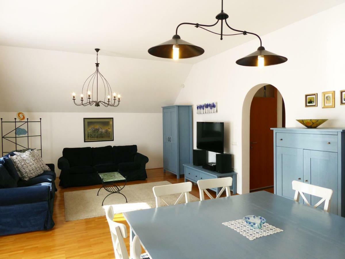 Apartment Galerija Радовлица Экстерьер фото